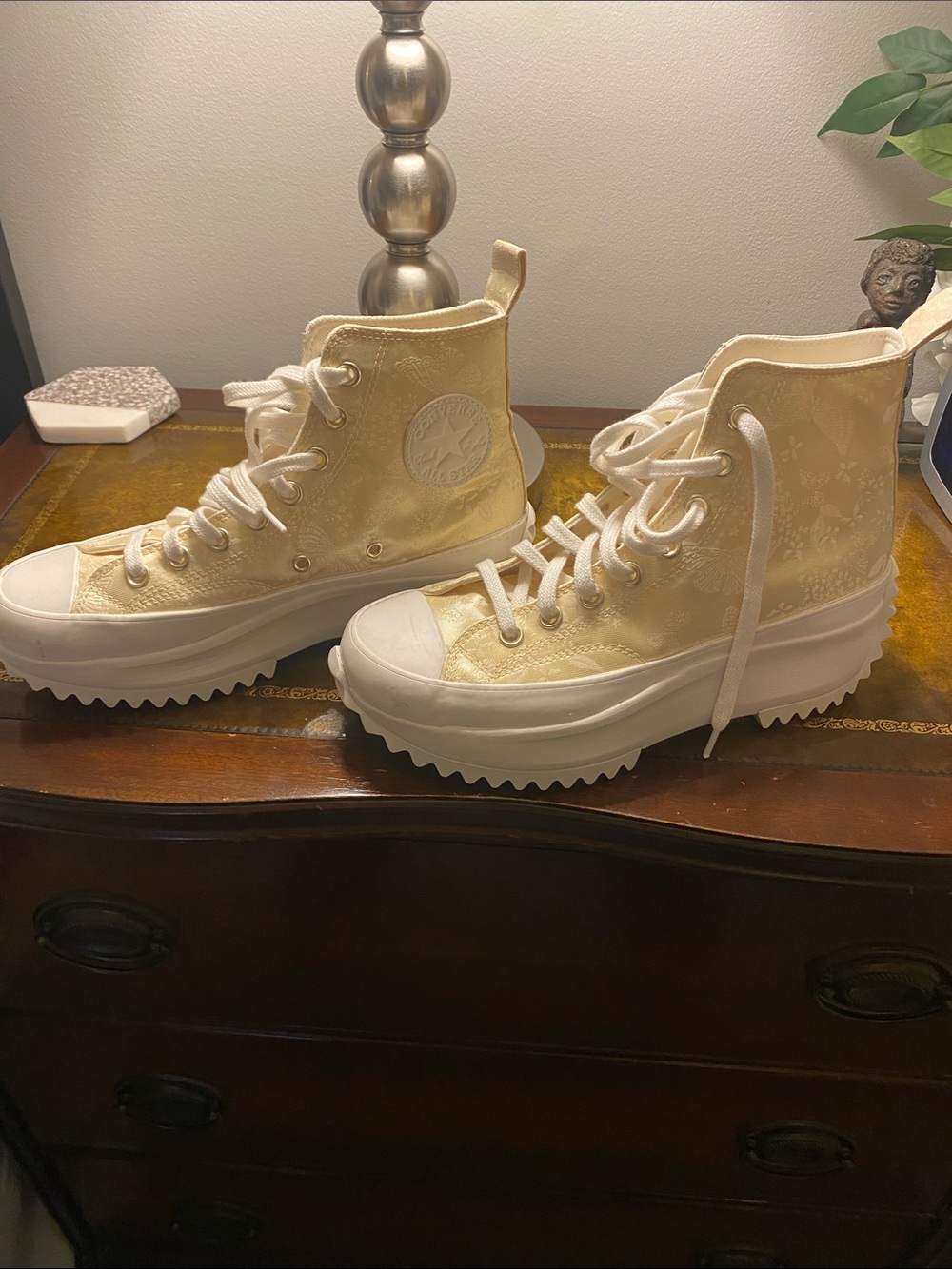 Converse High Top Lugged Sneakers in Pale Yellow and White Size 8.5
